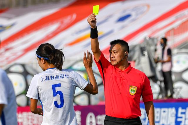 戴奇：阿什利扬对切尔西时扭伤脖子 将缺阵踢曼城