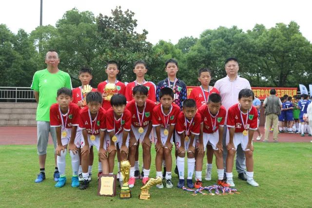 王哲林24+10上海大胜天津 山东力克福建止连败